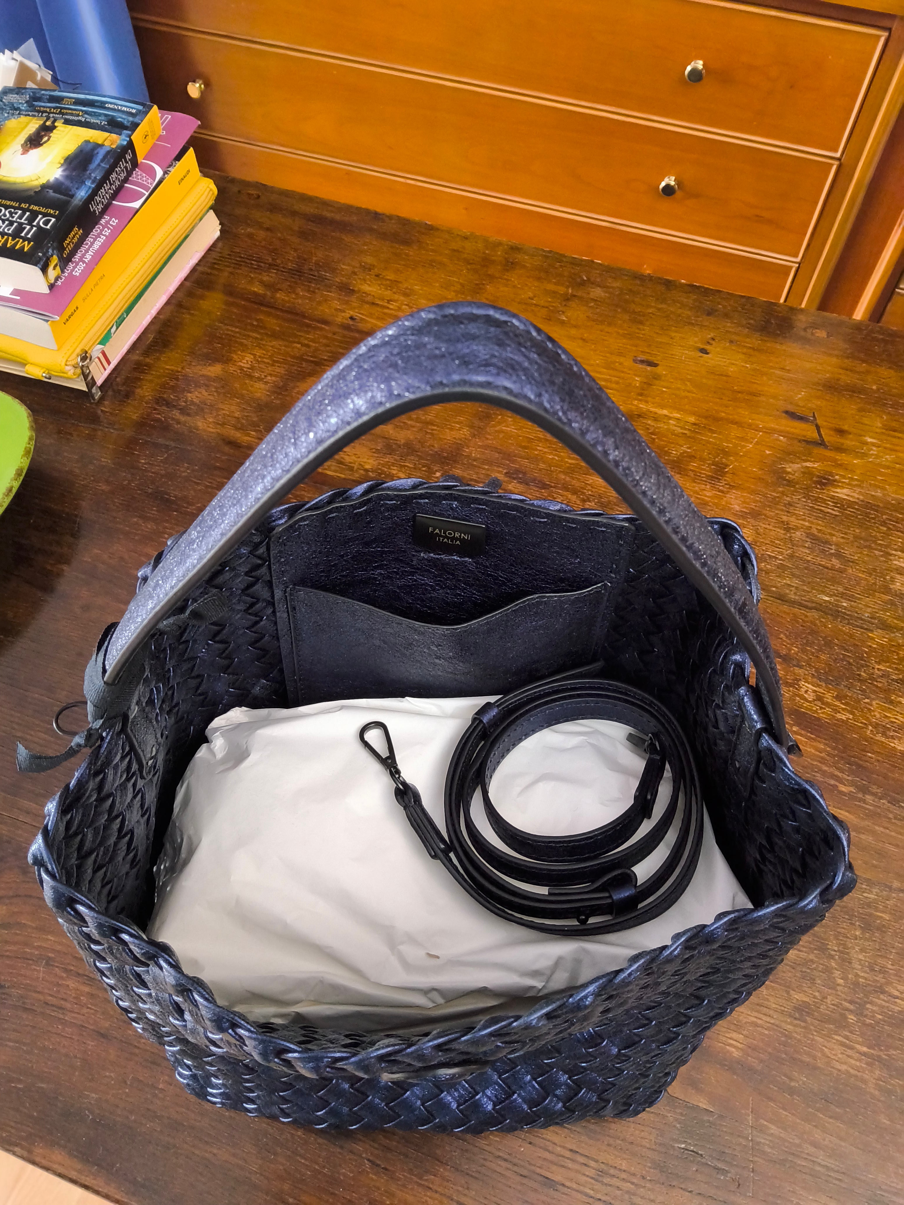 Falorni woven bucket